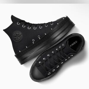 Converse Chuck Taylor All Star
Modern Lift Platform Studded High Top